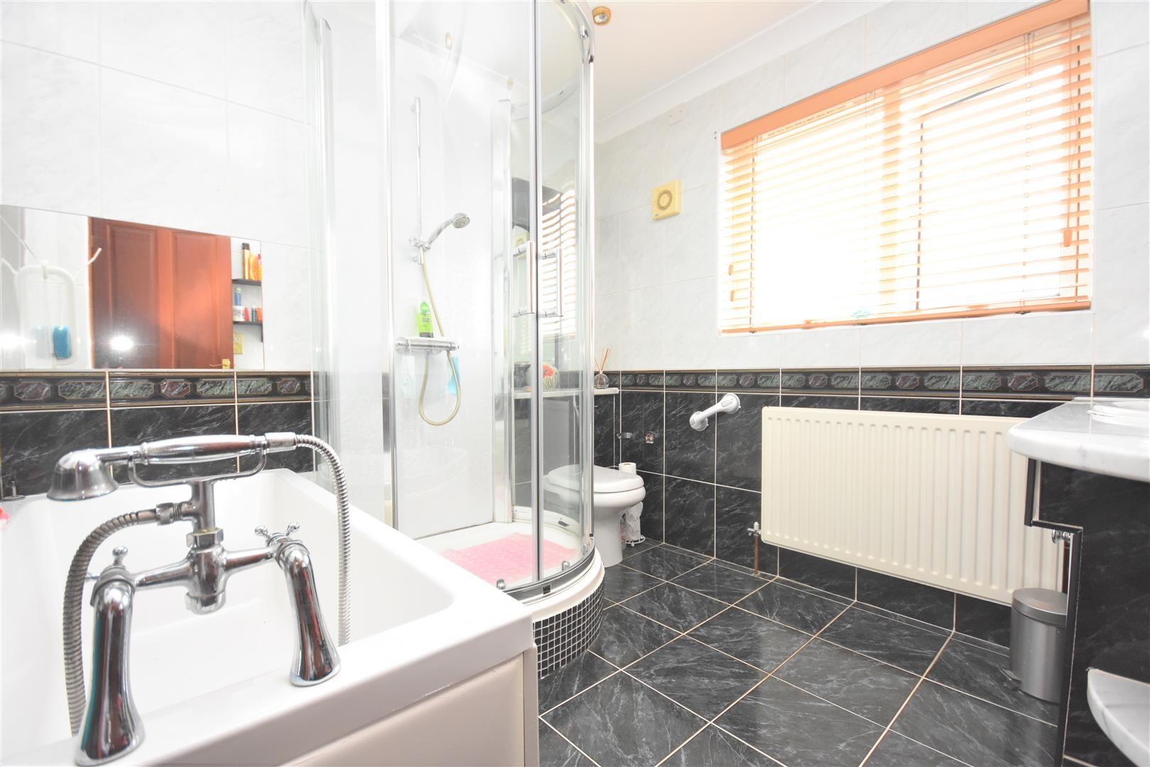 12 Albany Court, Beach Road, Penarth, CF64 1JU